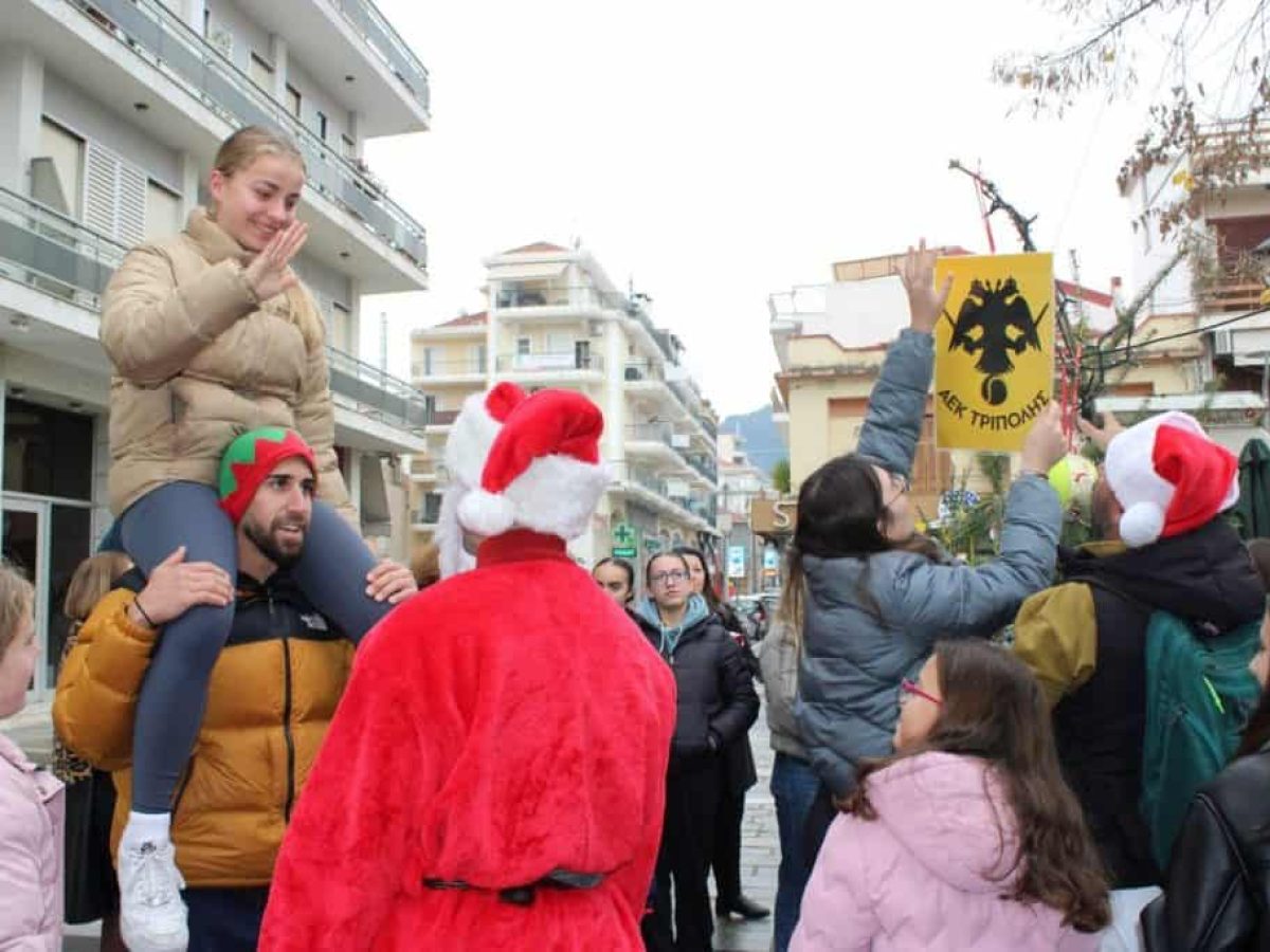 Ο Όμιλος Τένις της ΑΕΚ Τρίπολης στόλισε το Χριστουγεννιάτικο δέντρο