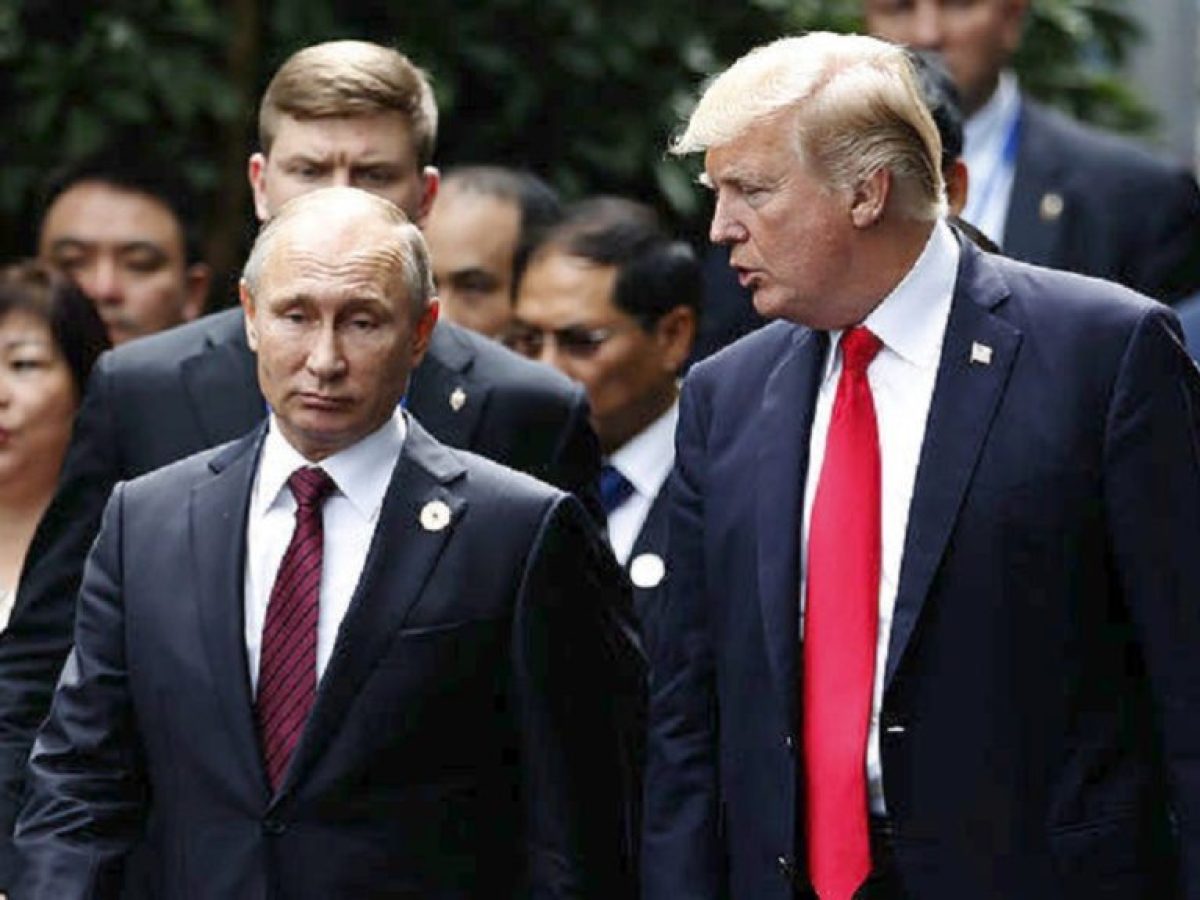 Ο Τραμπ είχε μια «καλή και πολύ παραγωγική τηλεφωνική επικοινωνία» με τον Πούτιν πριν συναντήσει τον Ζελένσκι