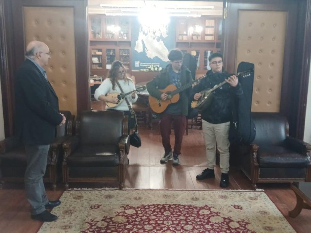 Ο Αντιπεριφερειάρχης Σωτήρης Κουρής, ως οικοδεσπότης στο Διοικητήριο υποδέχθηκε ευχές και κάλαντα