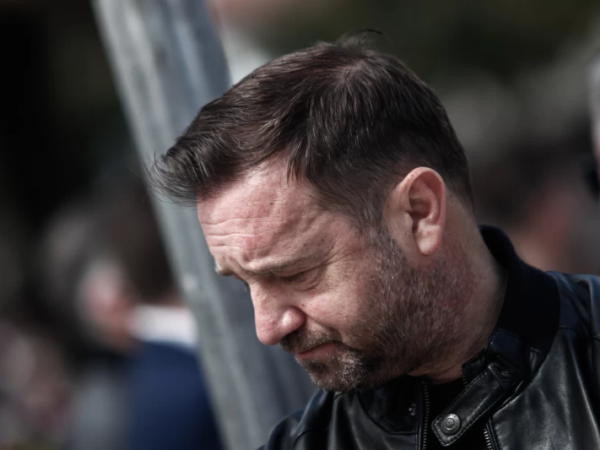 Οργή Πλακιά για την ευχετήρια κάρτα της Hellenic Train – «Αυτοί που σκότωσαν 57 αθώους»