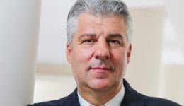 p&Alpha;mth-ikonomiki-stirixi-giatron-sta