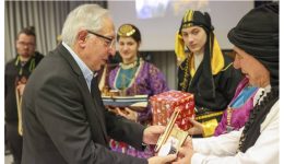 paramoni-christougennon-me-kalanta-ke