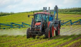 paremvasi-gia-tis-agrotikes-idioktisies