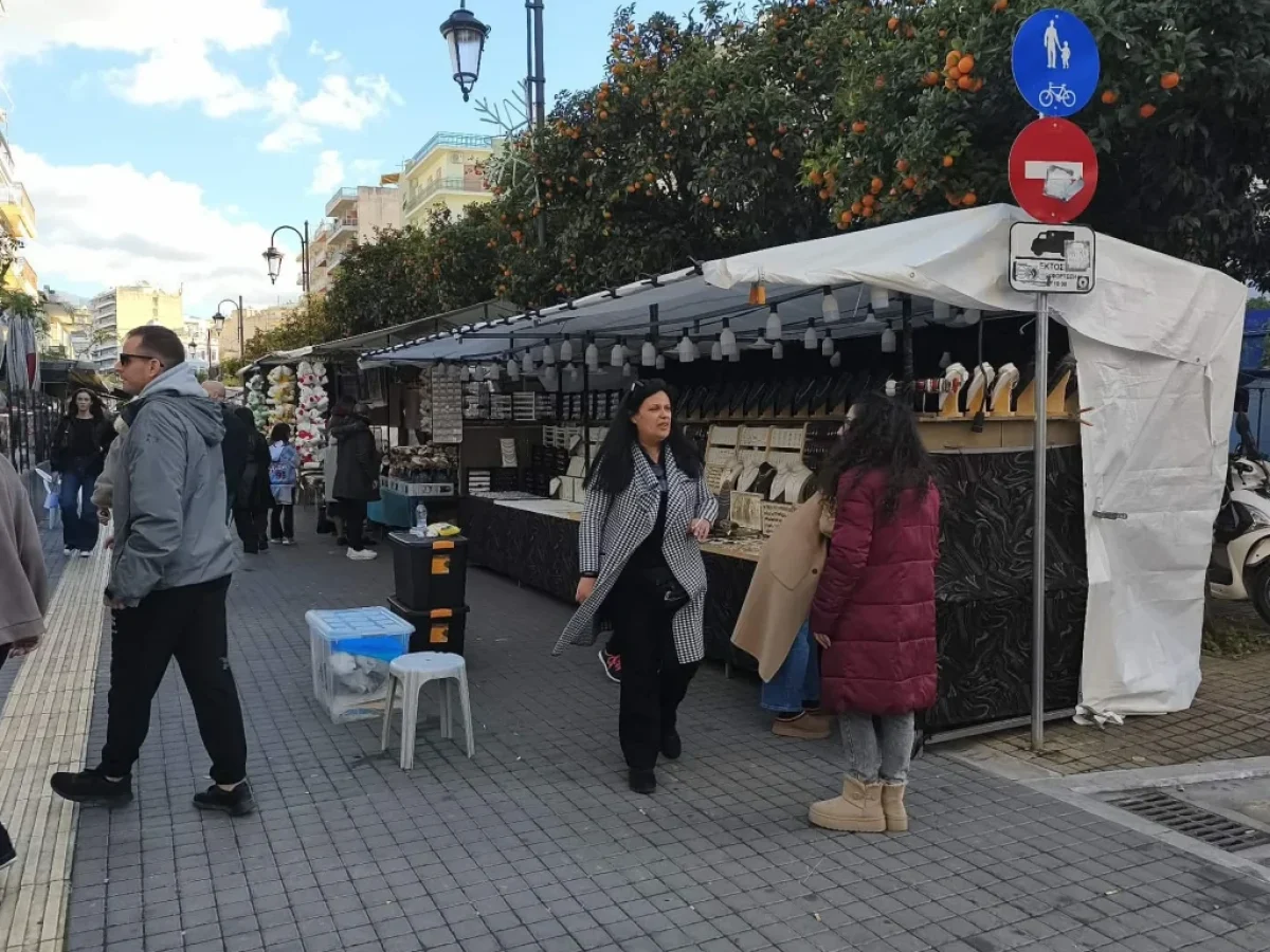 Πάτρα: Στήθηκαν οι «Μποναμάδες» στην Τριών Ναυάρχων  