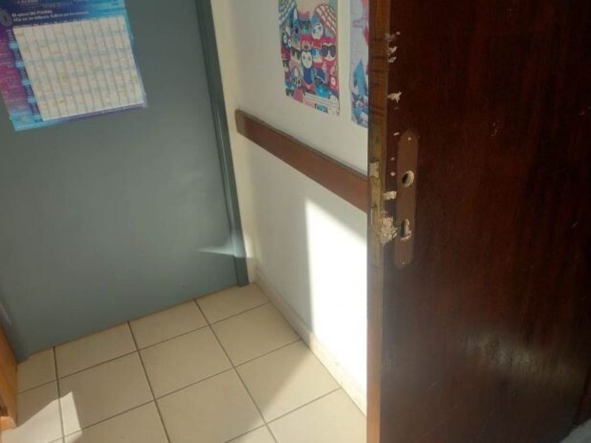 Περιστατικό βανδαλισμού στο Περιφερειακό Ιατρείο και τo ΚΑΠΗ Μαραθώνα -υποβλήθηκε μήνυση κατ’ αγνώστων – anattica