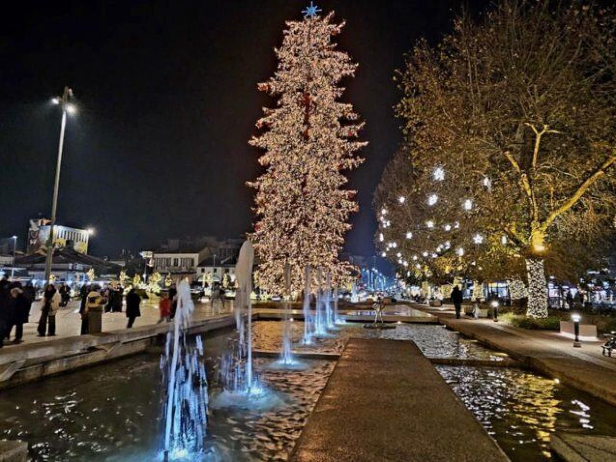 Περπατήσαμε στα γιορτινά Τρίκαλα. Δείτε εντυπωσιακές εικόνες