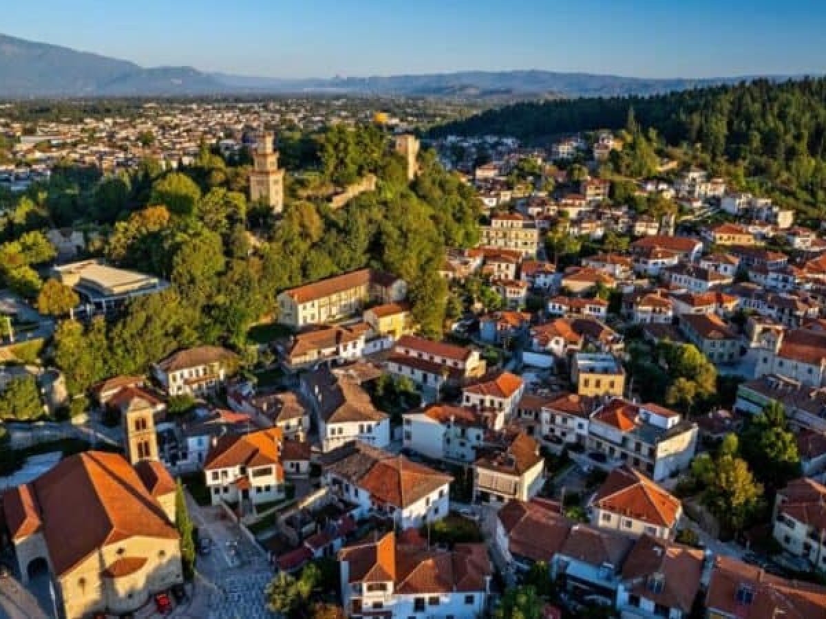 Ποιος είναι ο εκτιμώμενος πληθυσμός σε Θεσσαλία και Τρίκαλα