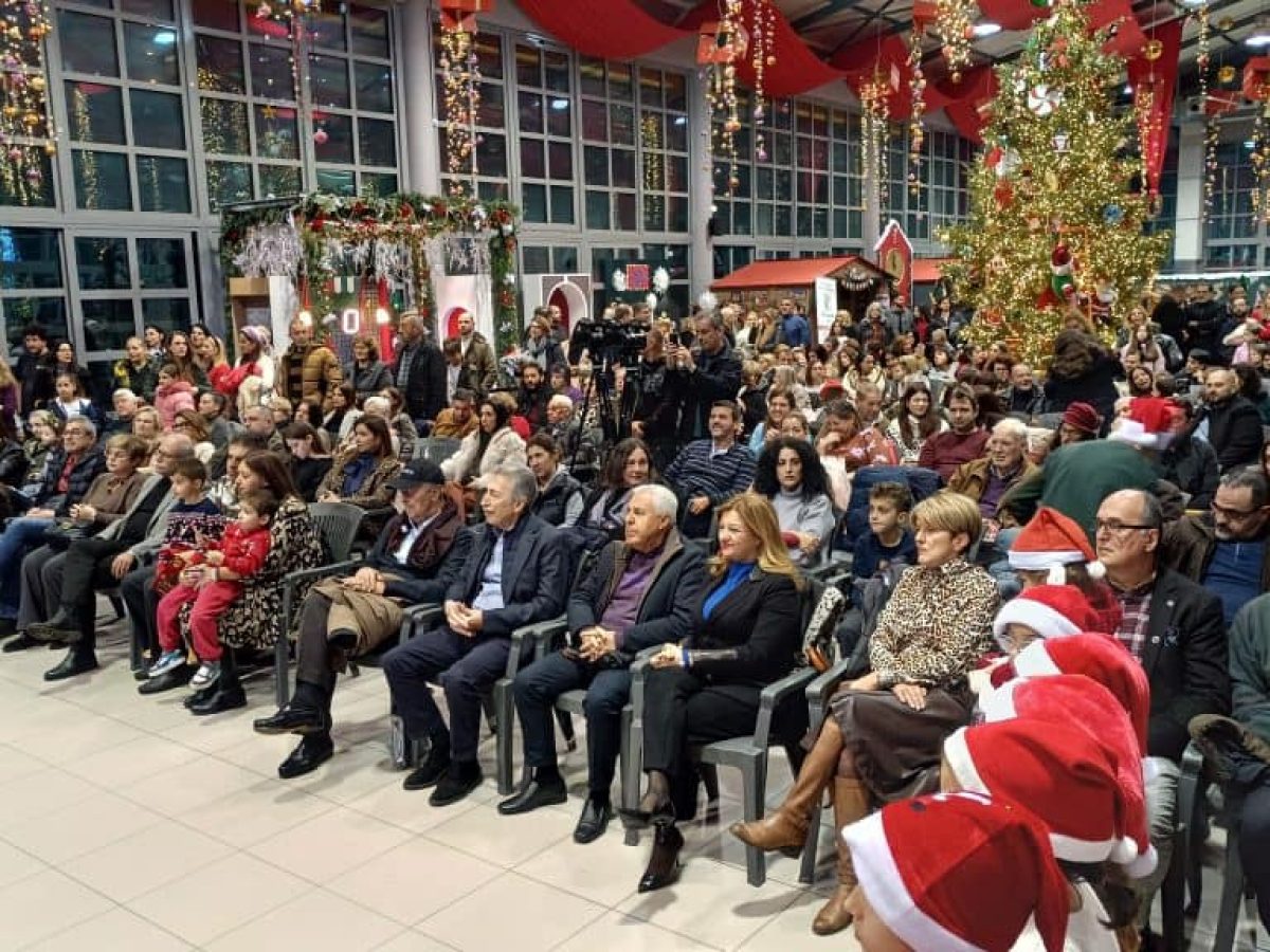 Πύργος: Λαμπερή πρεμιέρα στο Χριστουγεννιάτικο χωριό του Πάρκου Ξυστρή