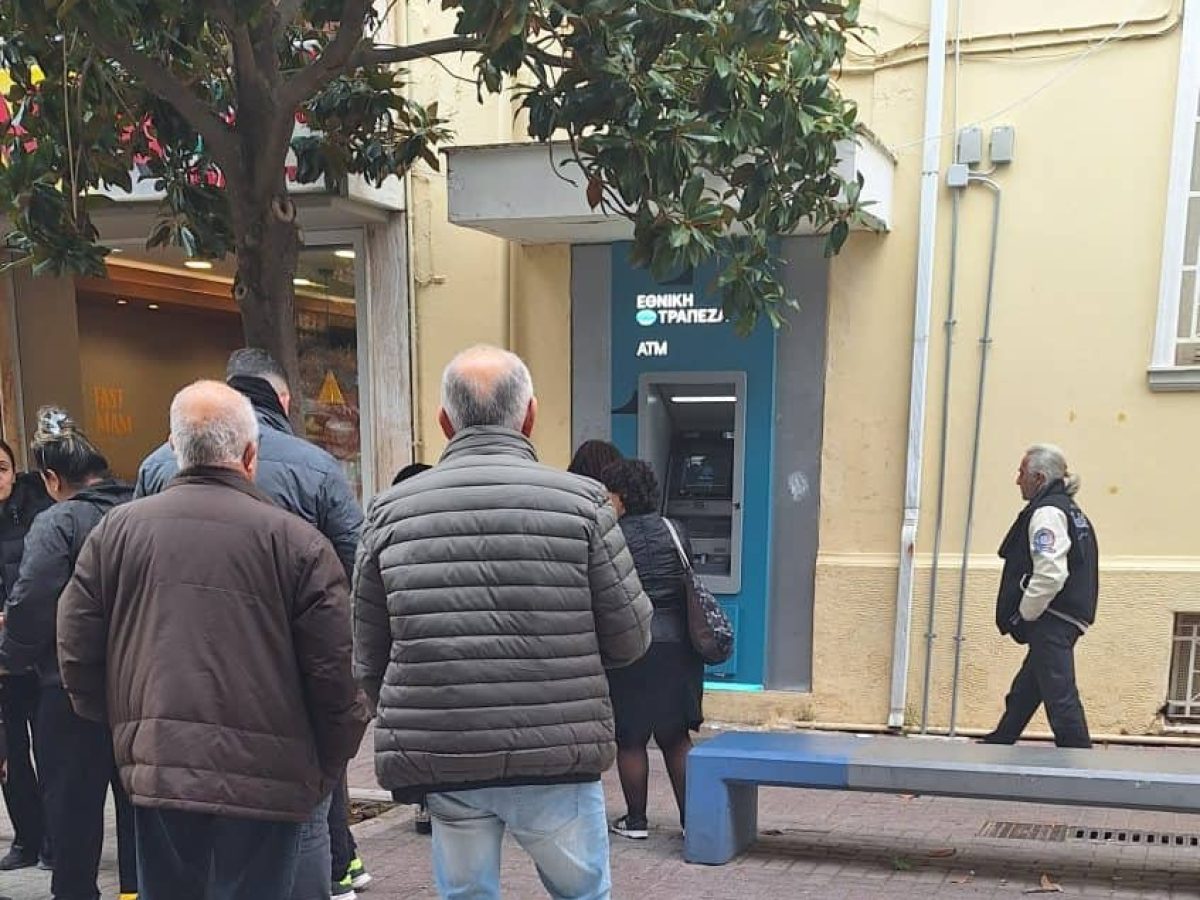 ΠΥΡΓΟΣ: Ουρές στα ΑΤΜ λόγω συντάξεων