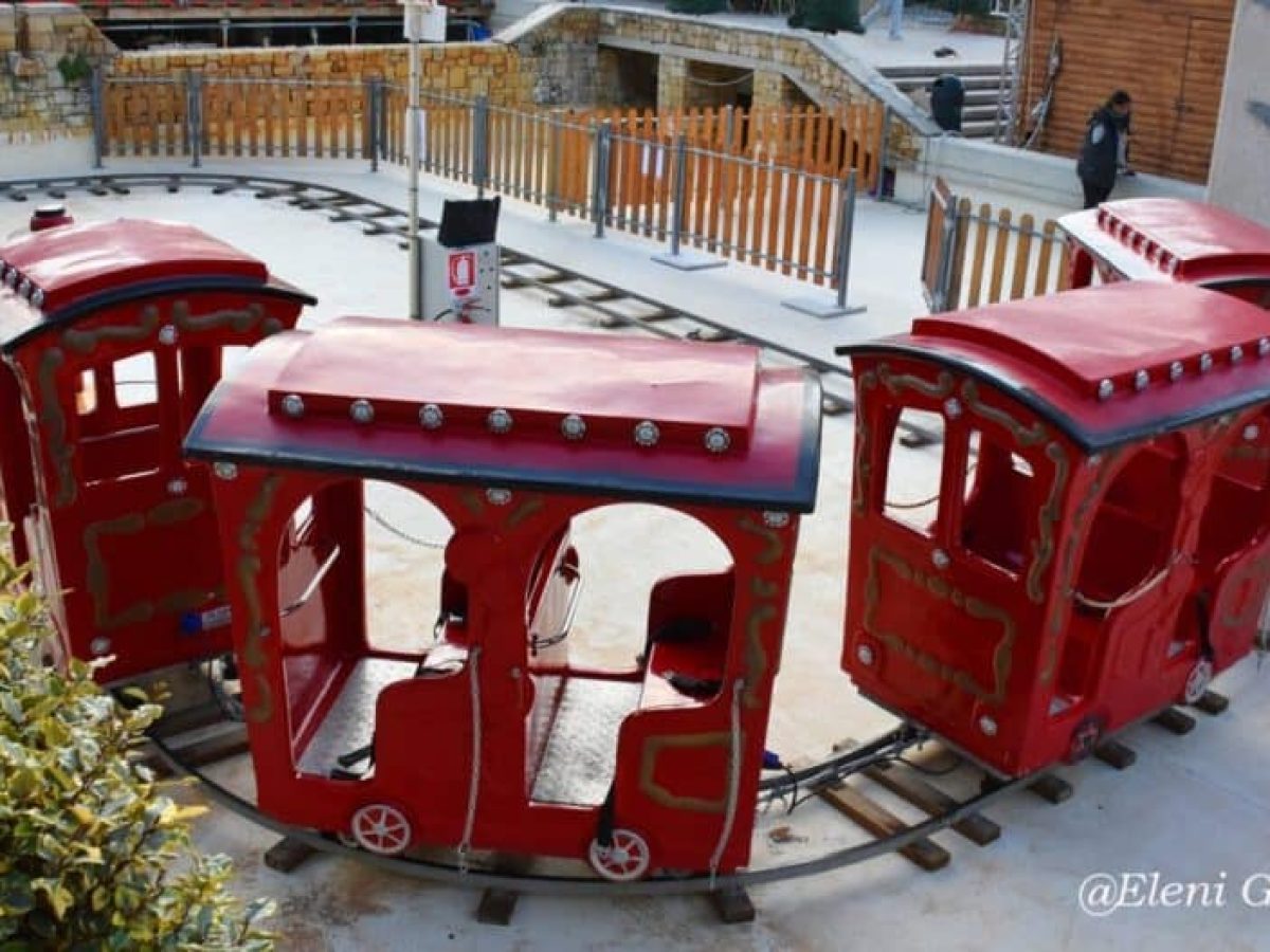 Πλατεία Nέας Σμύρνης: Τα άδεια σιντριβάνια και το τεράστιο πάρκο – έκτρωμα