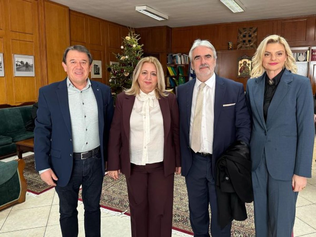 Πλήθος Τρικαλινών στη Χρύσα Ντιντή για τις ονοναστήριες ευχές