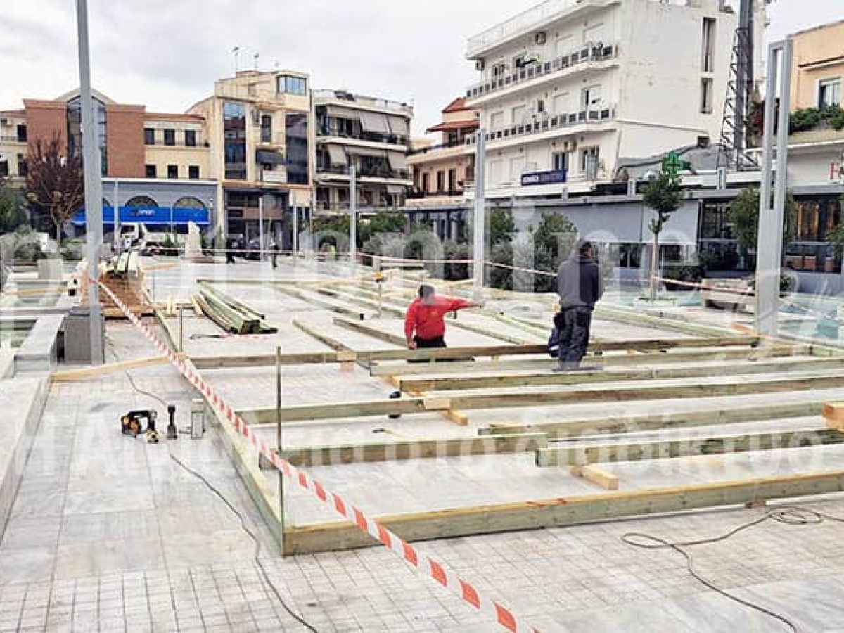 Προς στιγμήν… στον πάγο το παγοδρόμιο της πλατείας