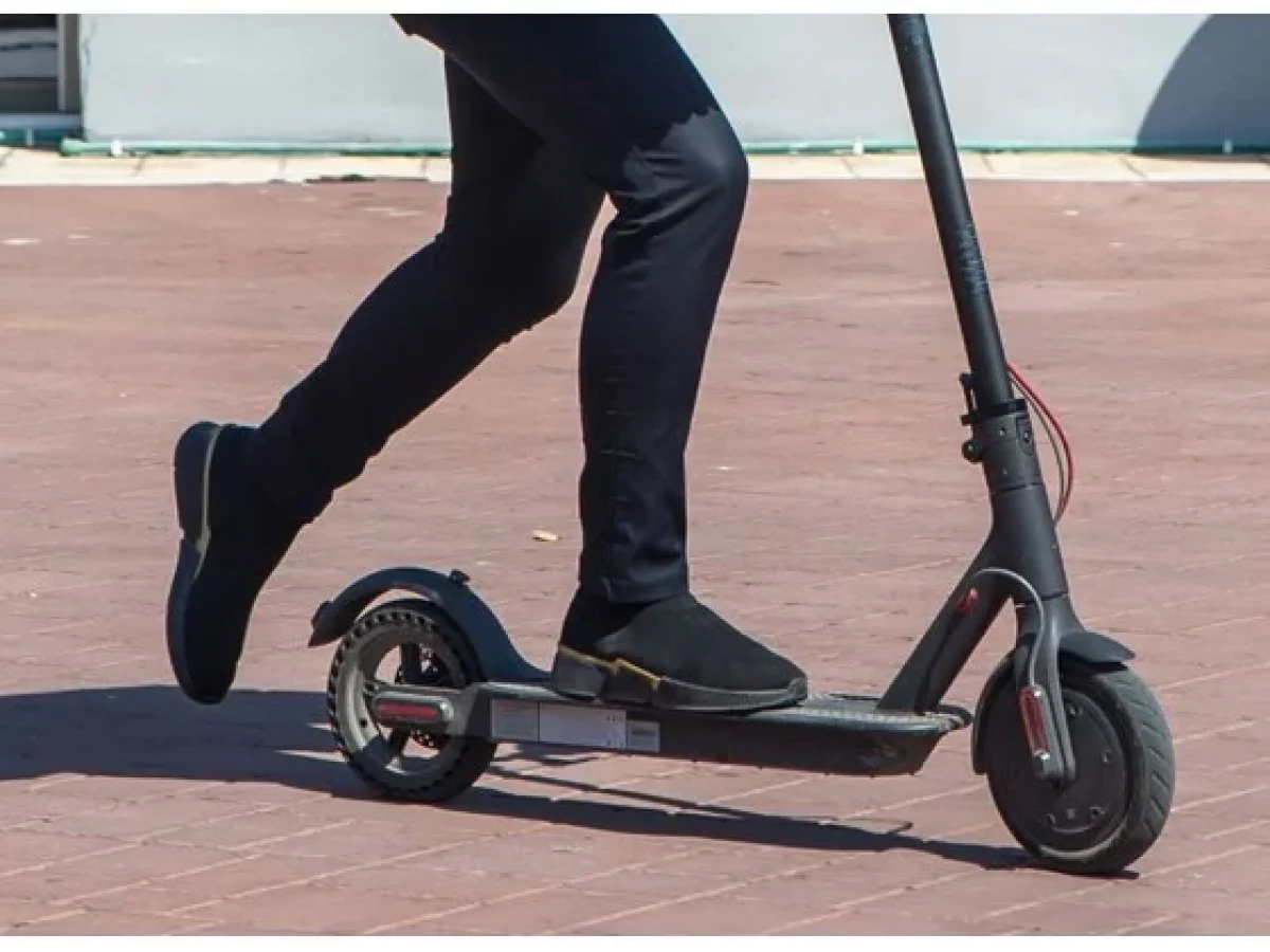 Πρόστιμο σε γυναίκα που οδηγούσε μεθυσμένη ηλεκτρικό πατίνι