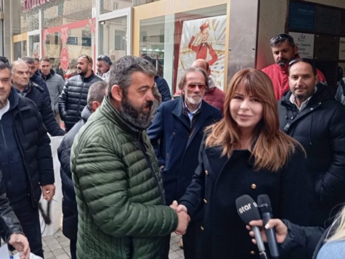 Ψήφισμα αγροτών στην Κατερίνα Παπακώστα – Τι ειπώθηκε έξω από το γραφείο της;