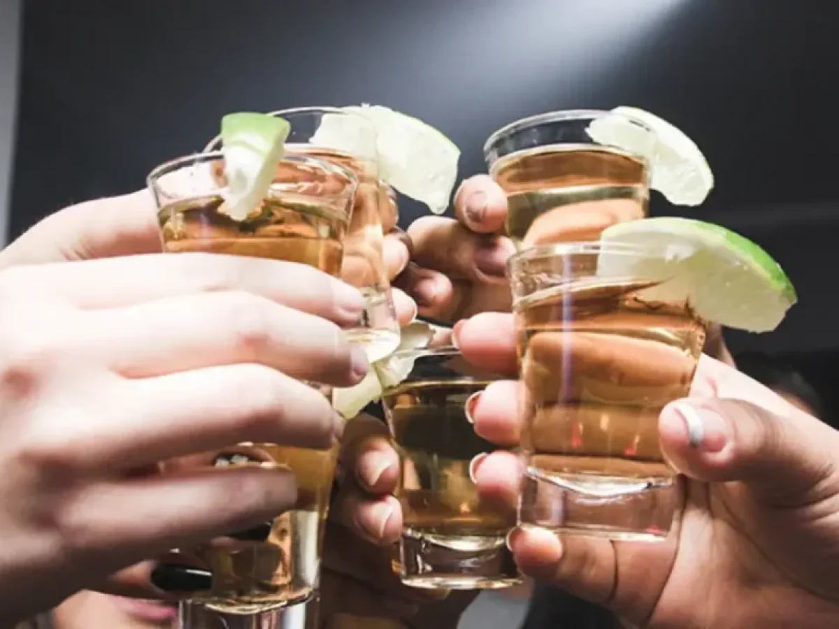 Ρέθυμνο: Έφοδος της αστυνομίας σε νυχτερινό κατάστημα – Εντοπίστηκαν 4 ανήλικοι, χειροπέδες στην υπεύθυνη και δικογραφία στον ιδιοκτήτη