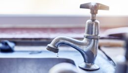 sagkri-naxou-plironoume-nero-chrisafi