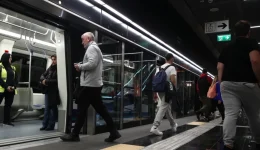 se-24ori-litourgia-ke-avrio