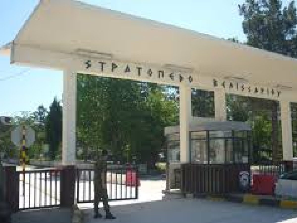 Συγκέντρωση-διεκδίκηση μπροστά από το Δημαρχείο του Στρατοπεδου Βελισσαριου για ΠΑΡΚΟ  ΠΟΛΙΤΙΣΜΟΥ και ΑΝΑΨΥΧΗΣ