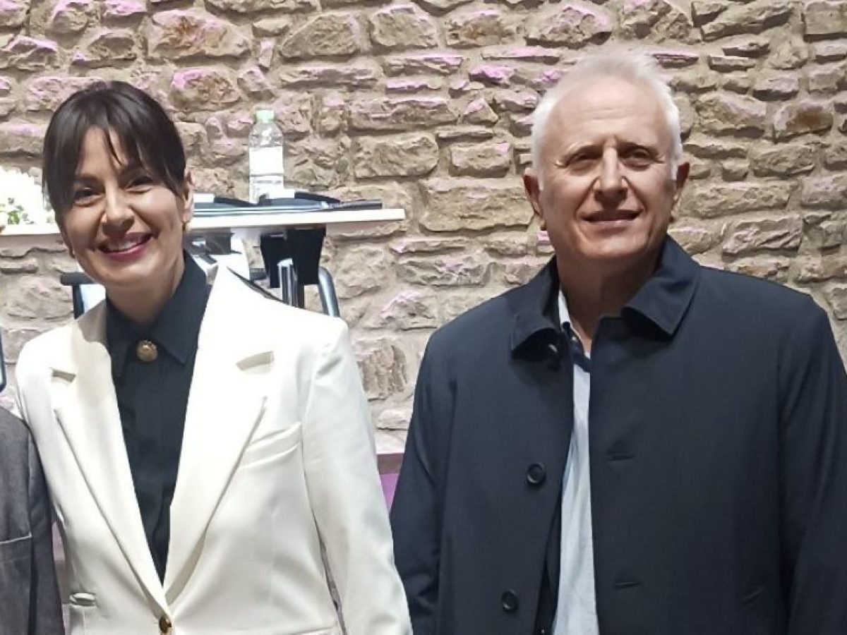 Σήμερα γάμος γίνεται…