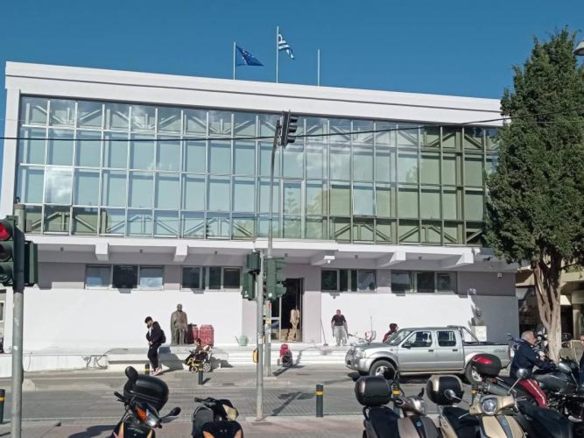 Συνεχίζονται οι αντιδράσεις για τη μη ανανέωση της σύμβασης της κοινωνικής λειτουργού