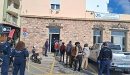 sinechizonte-i-roes-ton-metanaston