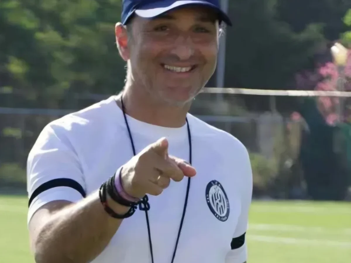 Σταυρός Καλυθιών: Διαζύγιο Παντελή Κλάδη, πρόσληψη Μανώλη Βολιτάκη