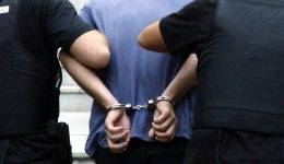 sti-filaki-tessera-atoma-me