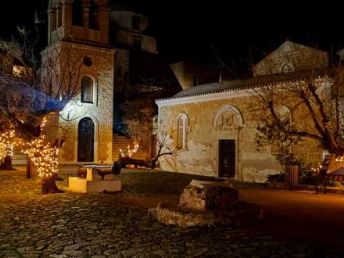 Στο γιορτινό της μεγαλείο η Μονεμβασιά