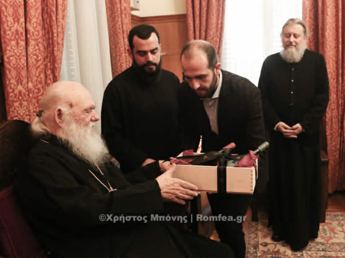 Στον Αρχιεπίσκοπο ο Τρικαλινός Ιερόπαις Βασίλειος Παπαγιάννης