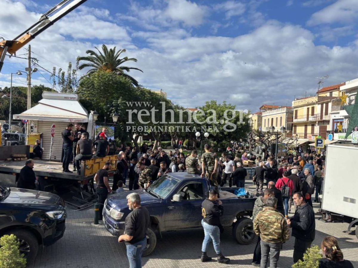 Στους δρόμους ξανά οι αγρότες – Μοιράζουν βραστό στους πολίτες του Ρεθύμνου (φώτο)