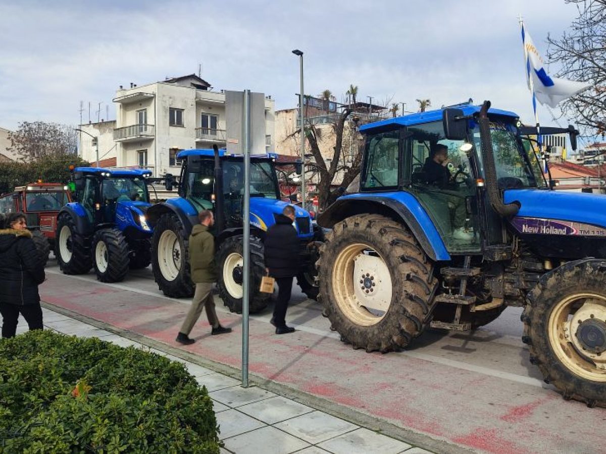 Στους δρόμους ξανά οι αγρότες: Τρακτέρ στην Κεντρική Πλατεία Τρικάλων