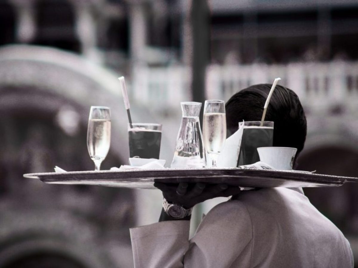 Τα Χριστούγεννα δεν είναι για όλους το ίδιο: Δεν θα ξεχάσω εκείνα που δούλευα σερβιτόρος