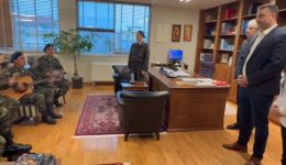 ta-kalanta-akouse-o-thanasis