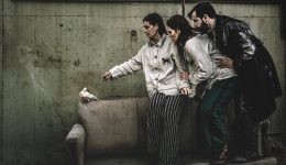 ta-peristeria-den-titivizoun