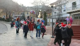 ta-servia-gemisan-kokkino-chamogela