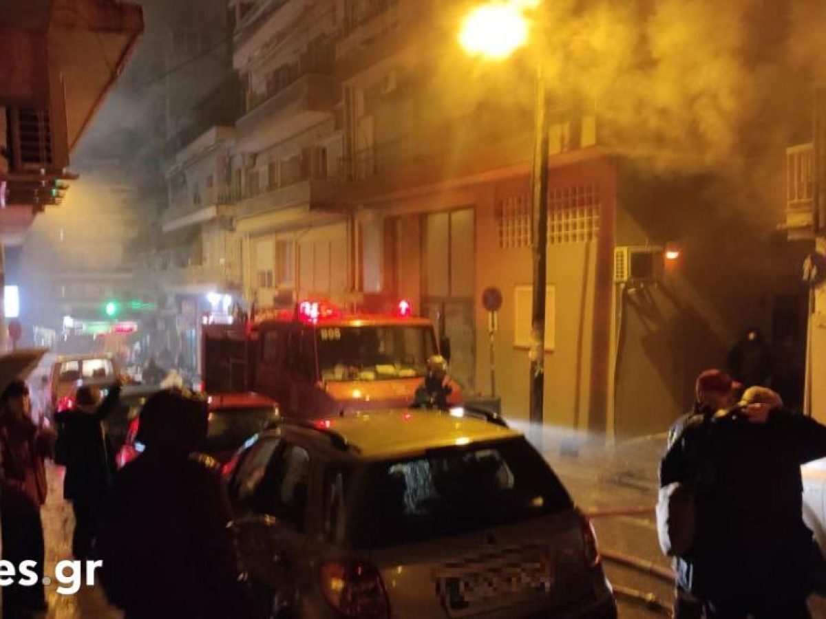 Θεσσαλονίκη: Διασωληνωμένη μια γυναίκα έπειτα από φωτιά σε διαμέρισμα