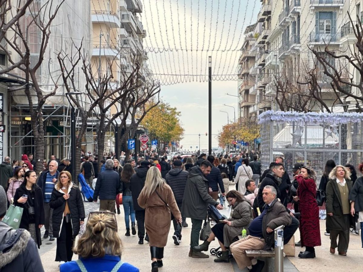 Θεσσαλονίκη: Έως τις 18:00 σήμερα ανοιχτά τα καταστήματα – Αναλυτικά το εορταστικό ωράριο