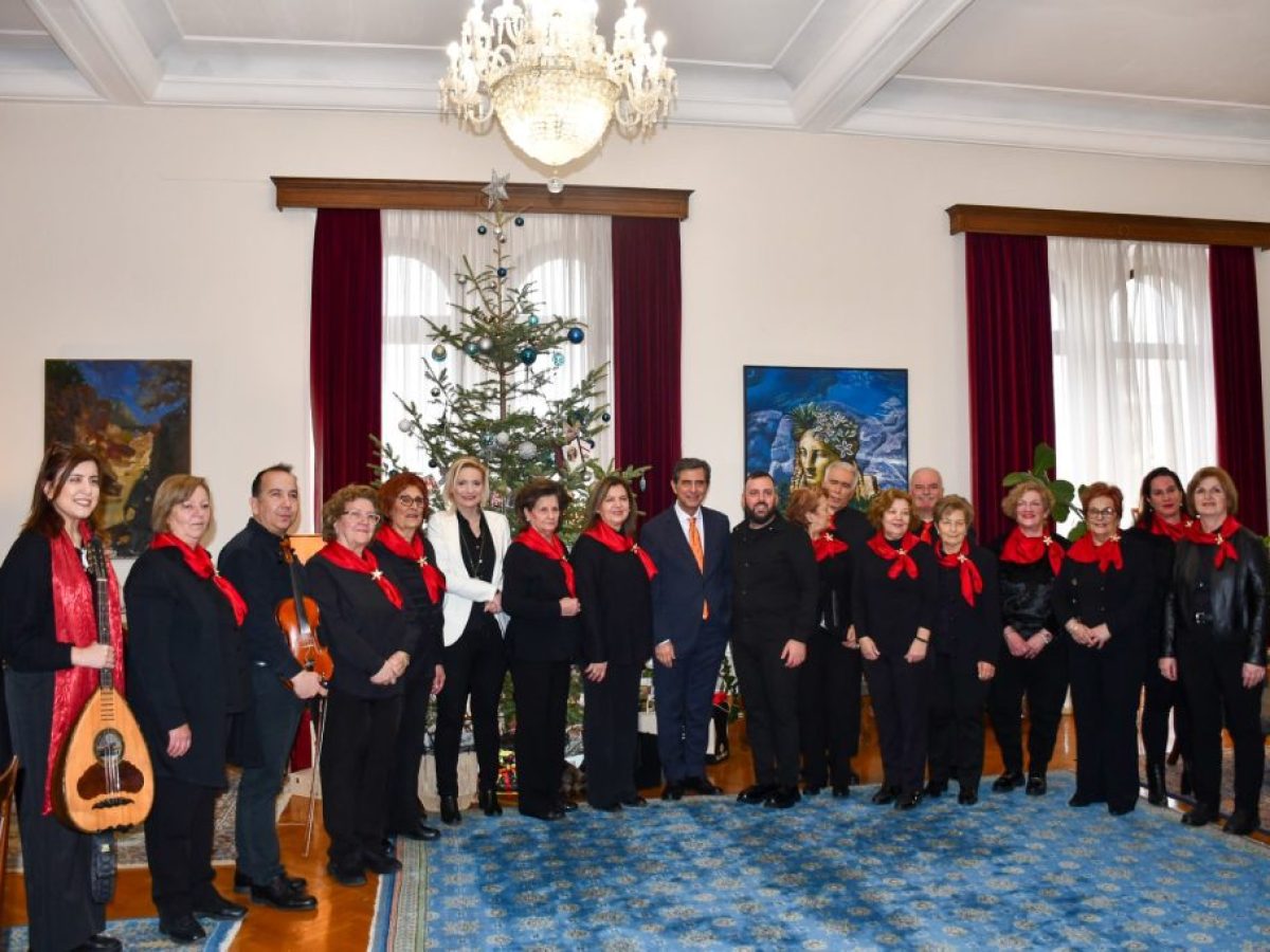Θεσσαλονίκη: Μουσικά σύνολα και χορωδίες που έψαλαν τα κάλαντα υποδέχθηκε ο Κ.Γκιουλέκας στο Διοικητήριο- Το χριστουγεννιάτικο μήνυμα