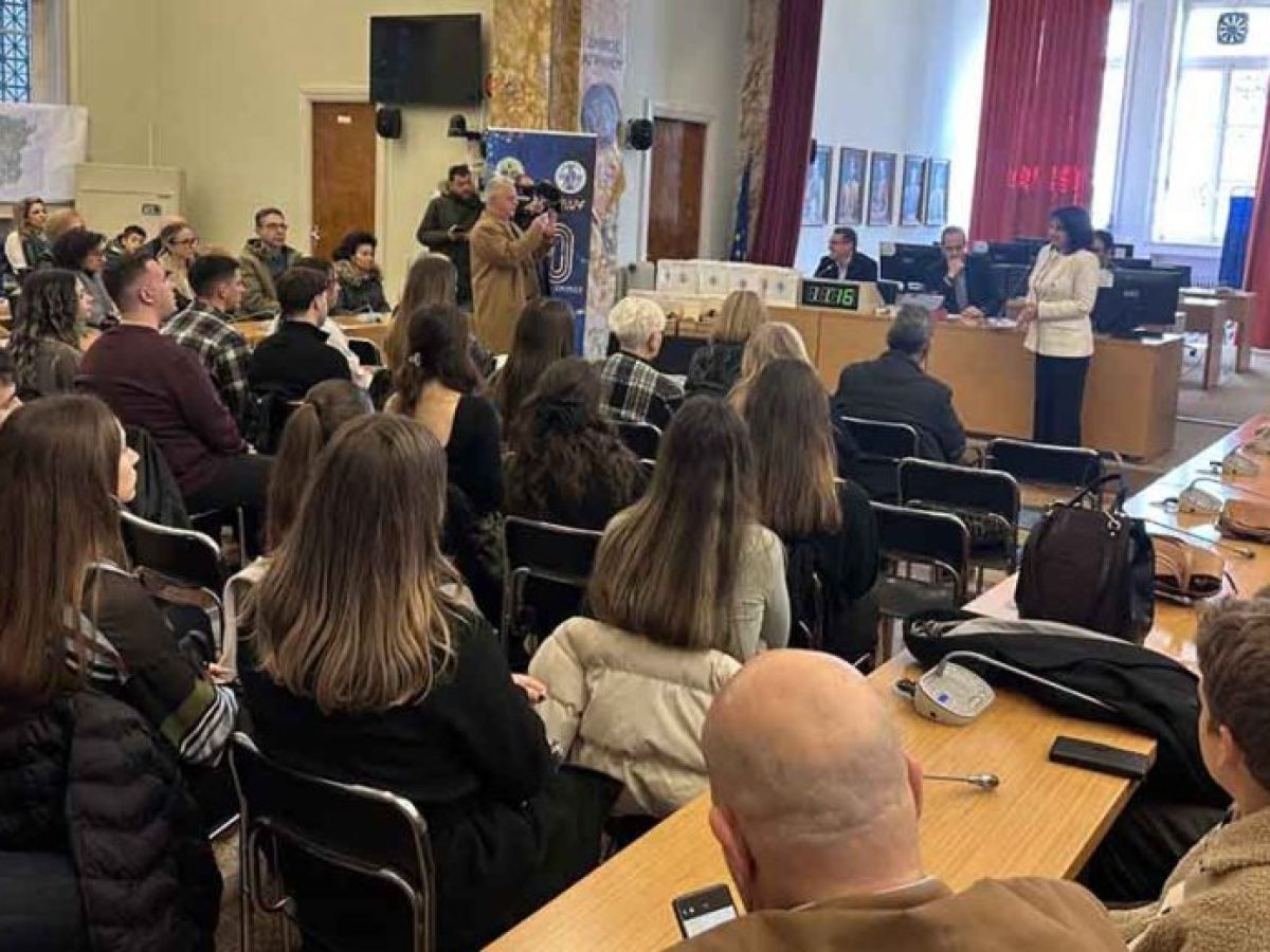 Τιμητική εκδήλωση για τους νέους φοιτητές Ιατρικής από τον Ιατρικό Σύλλογο Αγρινίου (φωτο)