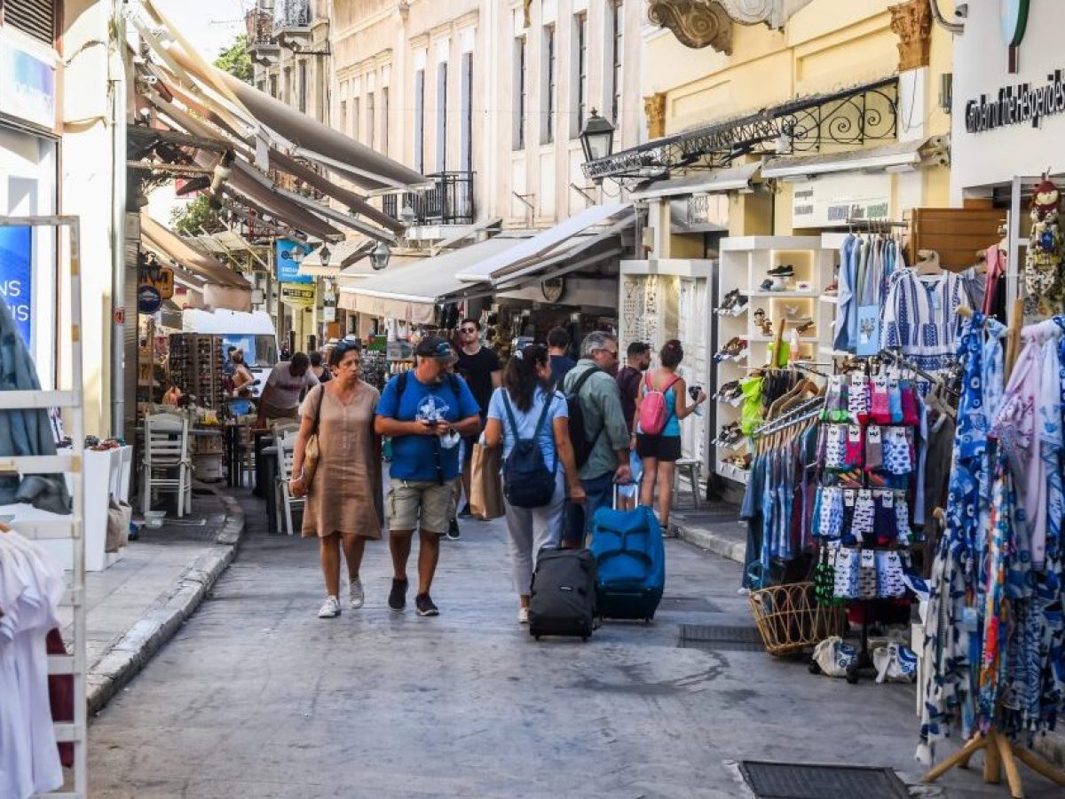 Το χρυσό ρεκόρ του τουρισμού για το 2025: Πώς διαμορφώνεται η σχέση τουριστών ανά κάτοικο και τι αποκαλύπτει για τις αντοχές των υποδομών