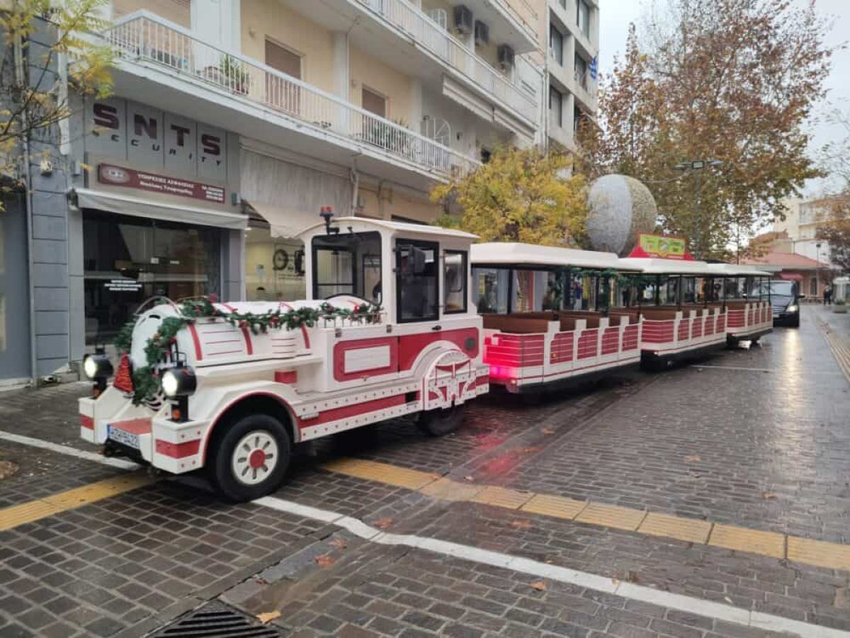 Το “χριστουγεννιάτικο τρενάκι” στους δρόμους της Θήβας