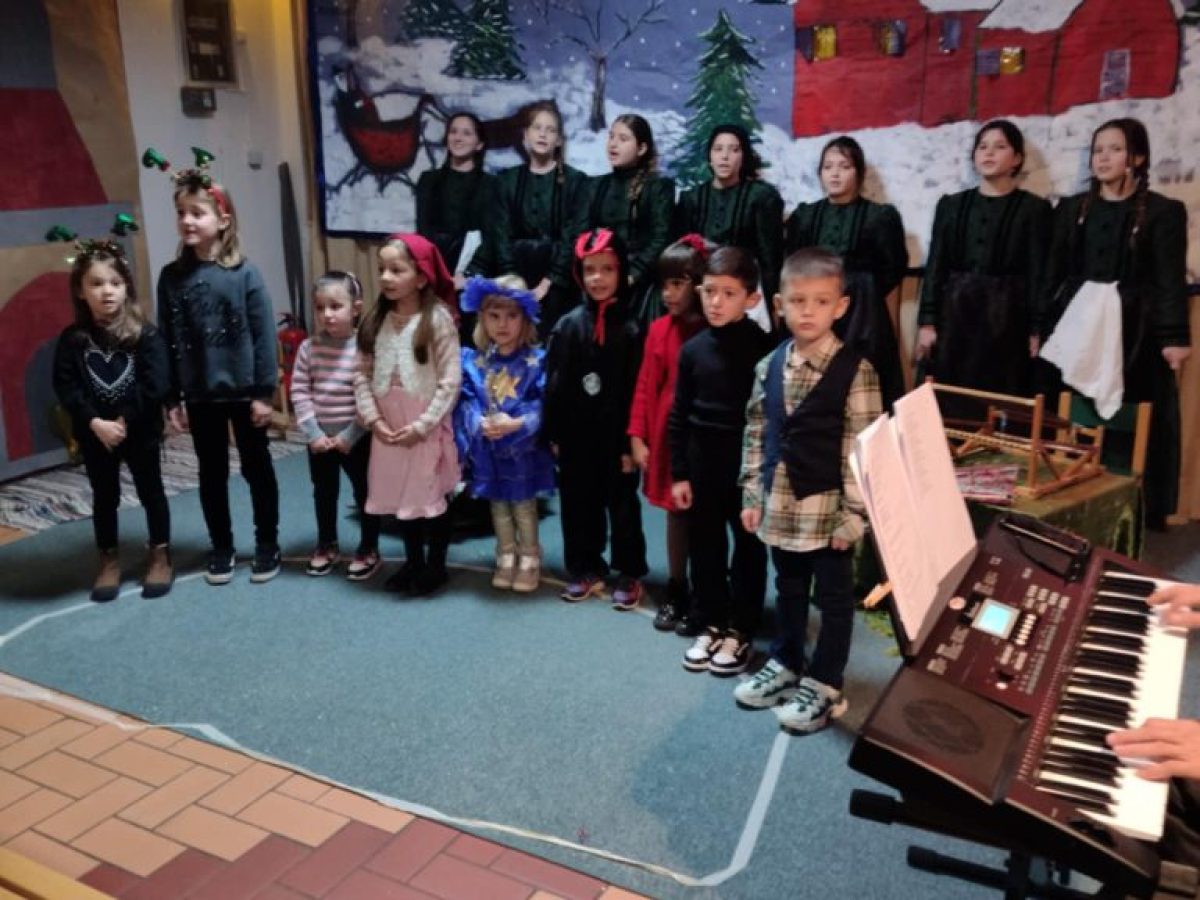Το Νηπιαγωγείο και το Δημοτικό Σχολείο Καλοχωρίου εκφράζουν τις θερμές τους ευχαριστίες…