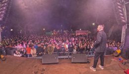 to-parko-ton-chromaton….-tragoudise