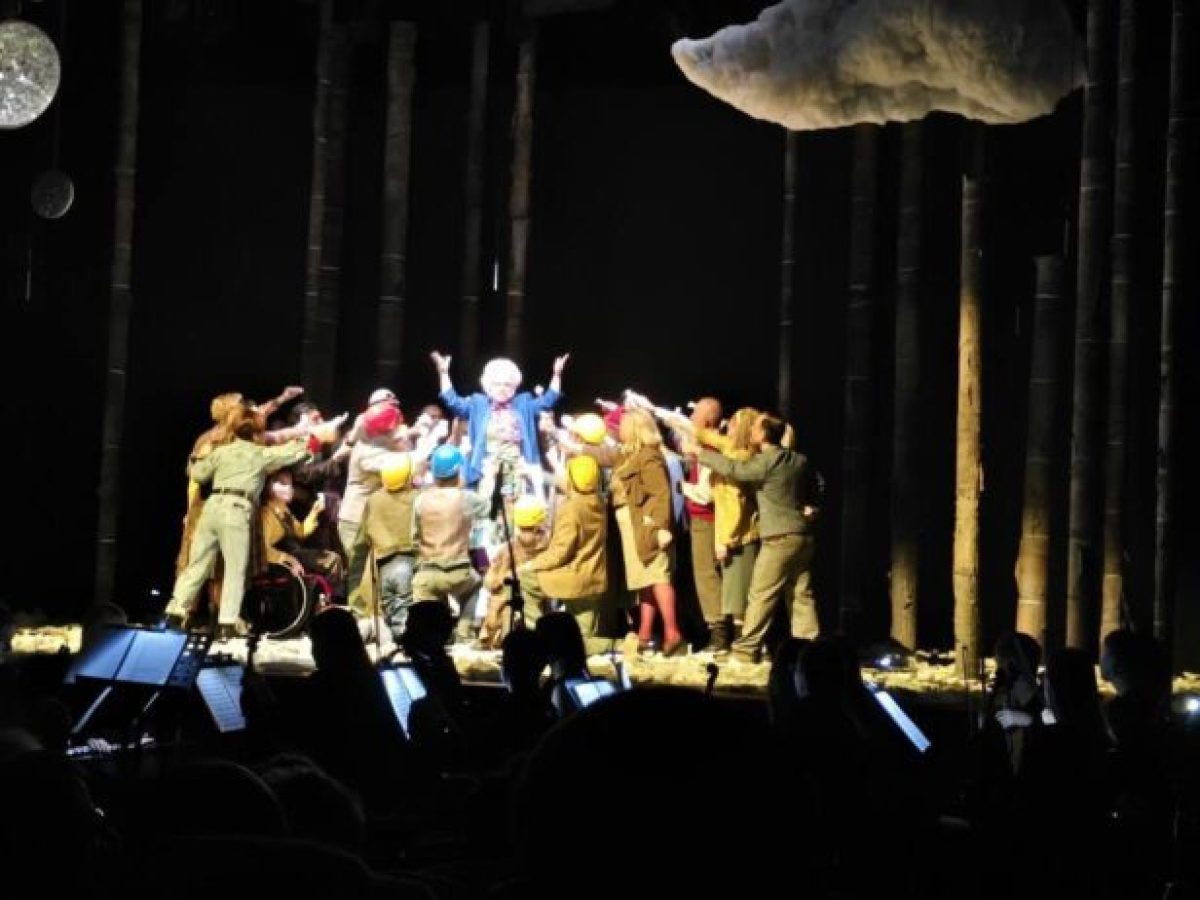 Το θερμό χειροκρότημα του κοινού απέσπασε η παράσταση ΤΟΛ ΛΙΠΤΟΛ