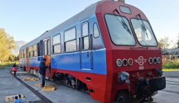 to-treno-tha-sfirixi-xana