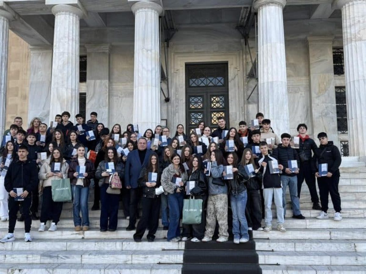Τους μαθητές και τις μαθήτριες του 2ου Γυμνασίου Κομοτηνής υποδέχθηκε στη Βουλή ο Ευριπίδης Στυλιανίδης