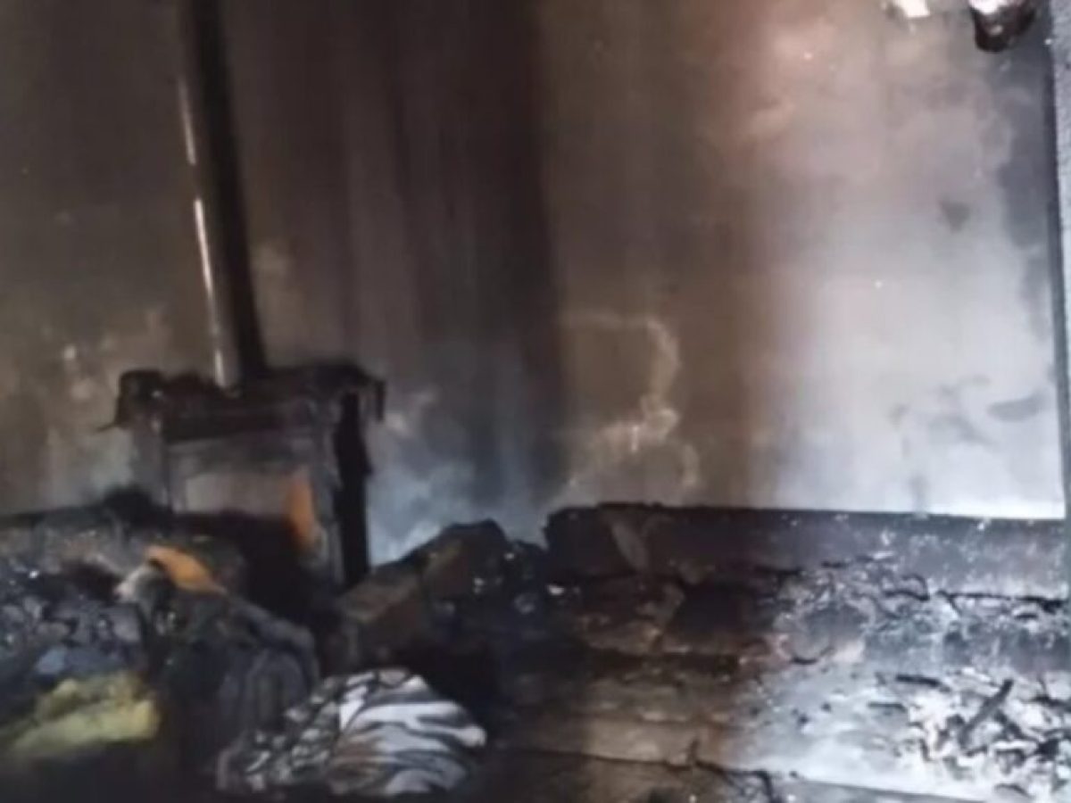 Τραγωδία στη Ροδόπη: Δίωξη στη μητέρα για εμπρησμό από αμέλεια – Πώς χάθηκε το 7χρονο παιδί μέσα στο σπίτι