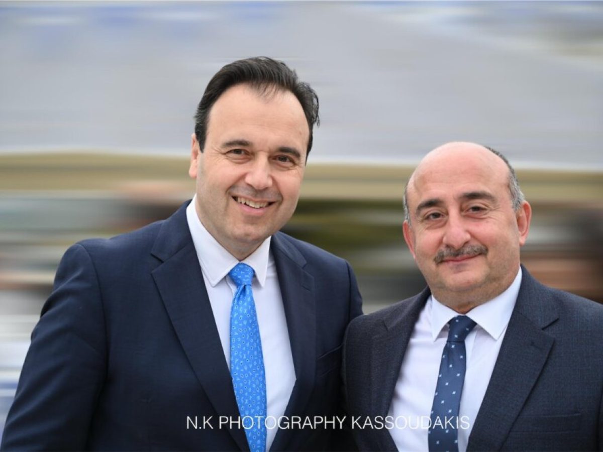 “Τραβάει το αυτί” στον Σακκά για το κάπνισμα ο Παπαστεργίου… και τα βάζει με τους ντελιβεράδες