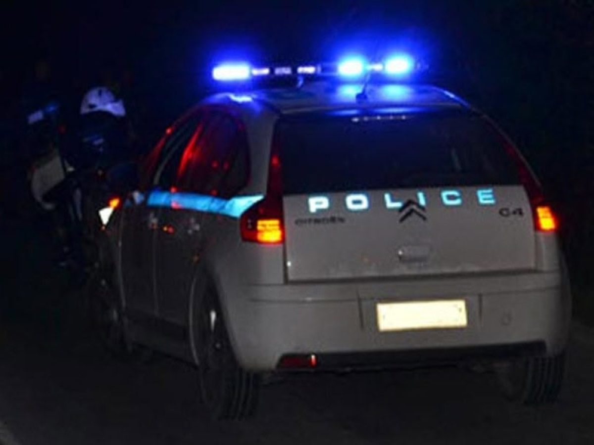 Τροχαίο στις Αλυκές Μεσολογγίου: ΙΧ εξετράπη και κατέληξε σε αύλακα