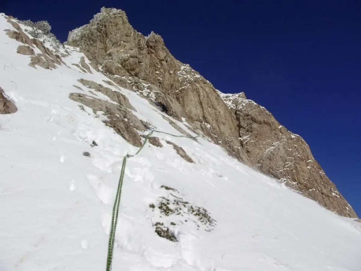 Βαρδούσια: Χωρίς τις αισθήσεις τους εντοπίστηκαν τέσσερις ορειβάτες